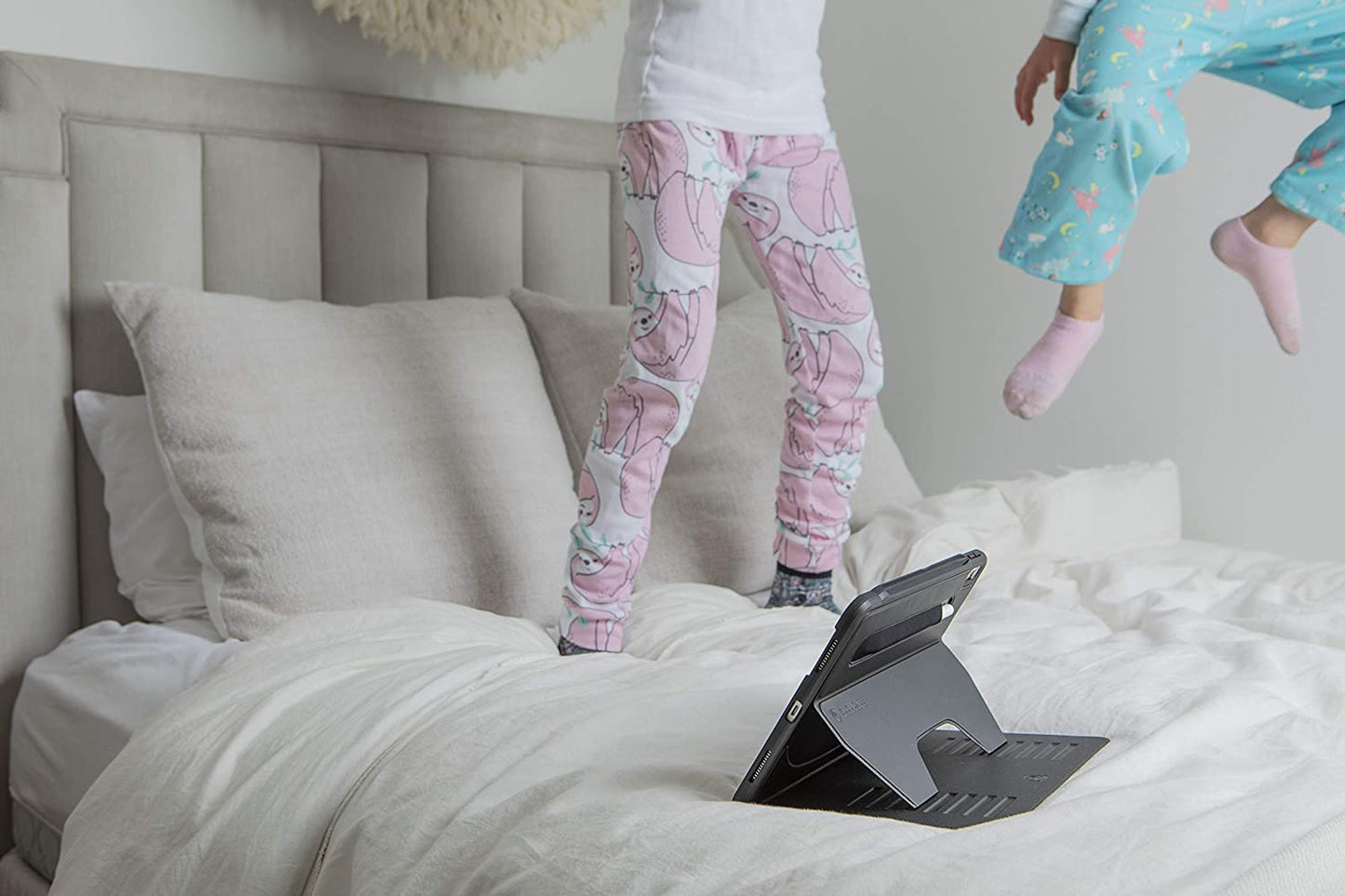 The Muse Case - 2018 Ipad Pro 11 Inch 1St Gen (Old Model) - Very Protective but Thin + Convenient Magnetic Stand + Sleep/Wake Cover - - Black (Fits Model #’S A1934, A1979, A1980, A2013)