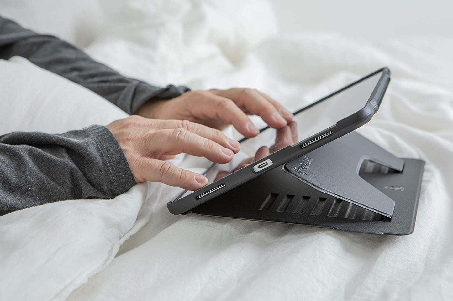 The Muse Case - 2018 Ipad Pro 11 Inch 1St Gen (Old Model) - Very Protective but Thin + Convenient Magnetic Stand + Sleep/Wake Cover - - Black (Fits Model #’S A1934, A1979, A1980, A2013)
